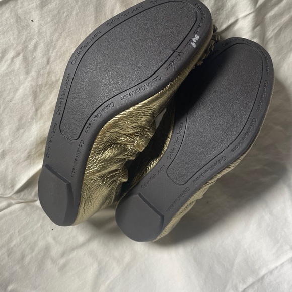 NEW Calvin Klein jeans Carmela floral ballet flat (metallic gold) - Picture 3 of 3